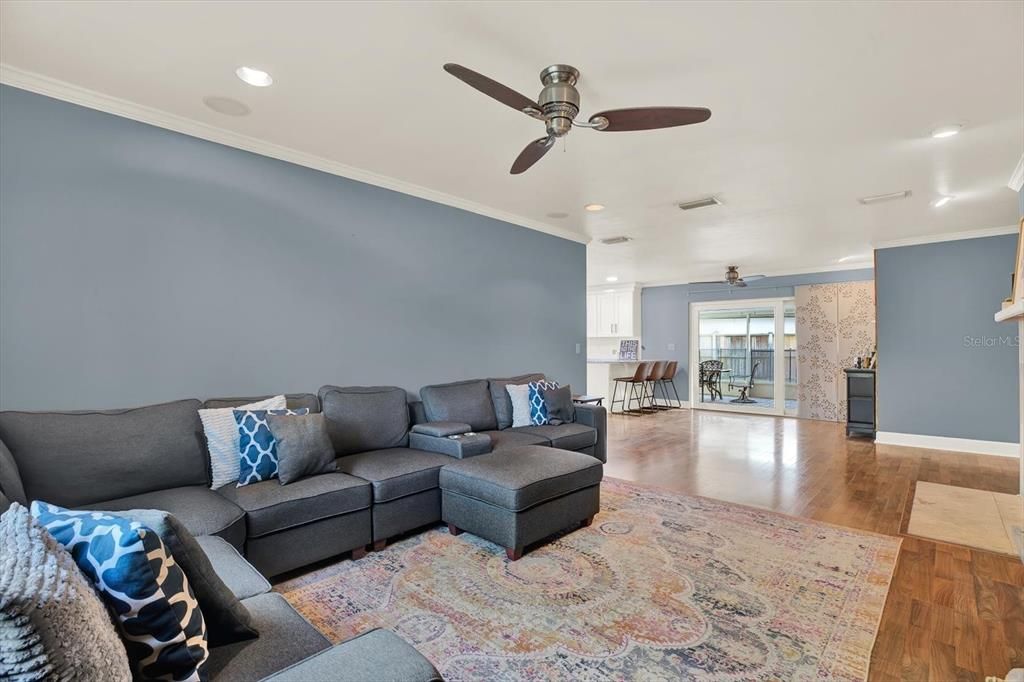 待售: $667,000 (4 贝兹, 2 浴室, 1839 平方英尺)