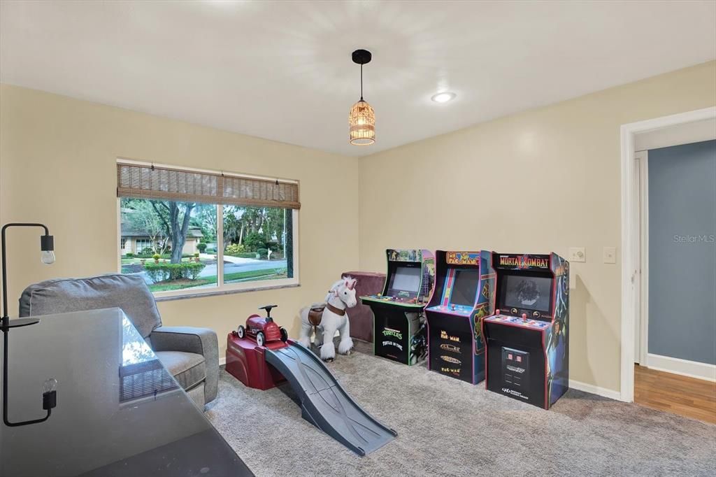 待售: $667,000 (4 贝兹, 2 浴室, 1839 平方英尺)