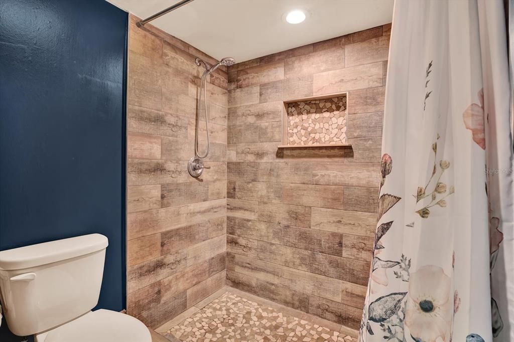 待售: $667,000 (4 贝兹, 2 浴室, 1839 平方英尺)