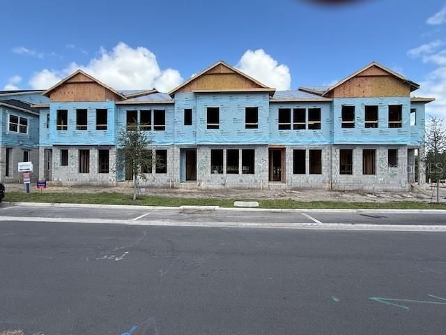 合同活跃: $581,970 (3 贝兹, 2 浴室, 1957 平方英尺)