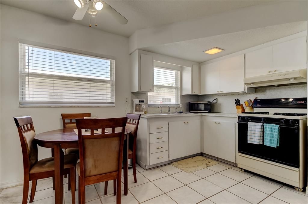 For Sale: $142,900 (1 beds, 1 baths, 630 Square Feet)