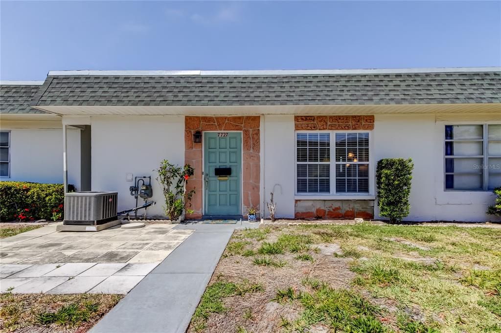 For Sale: $142,900 (1 beds, 1 baths, 630 Square Feet)