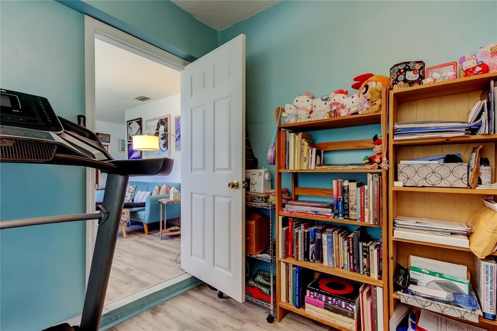 For Sale: $142,900 (1 beds, 1 baths, 630 Square Feet)