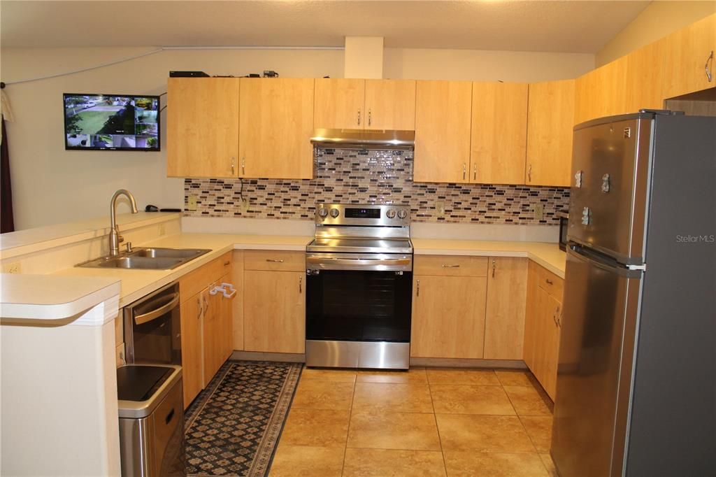 Activo con contrato: $449,000 (4 camas, 3 baños, 1779 Pies cuadrados)