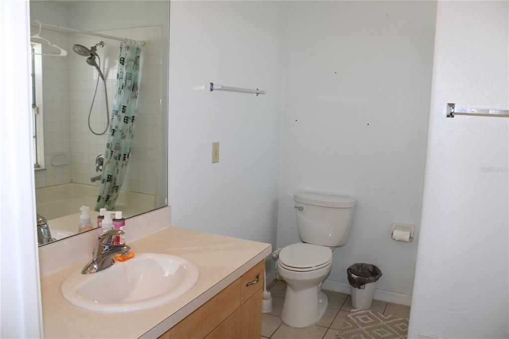 Activo con contrato: $449,000 (4 camas, 3 baños, 1779 Pies cuadrados)