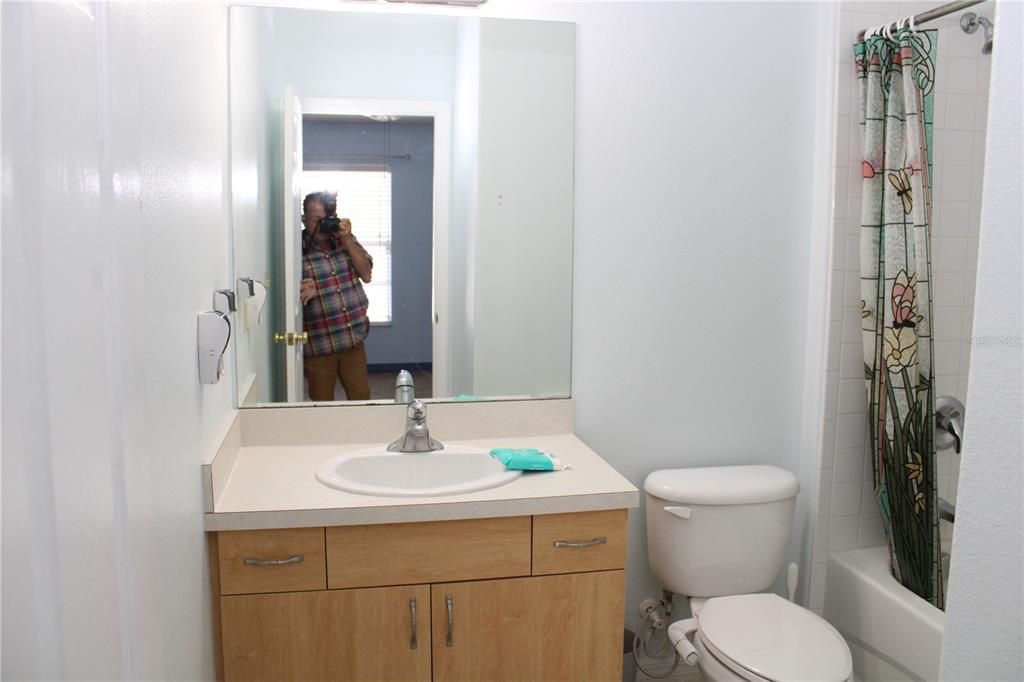 Activo con contrato: $449,000 (4 camas, 3 baños, 1779 Pies cuadrados)