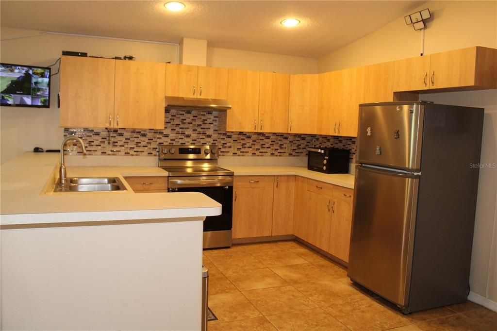 Activo con contrato: $449,000 (4 camas, 3 baños, 1779 Pies cuadrados)