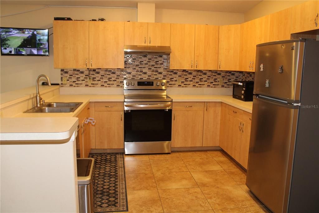 Activo con contrato: $449,000 (4 camas, 3 baños, 1779 Pies cuadrados)