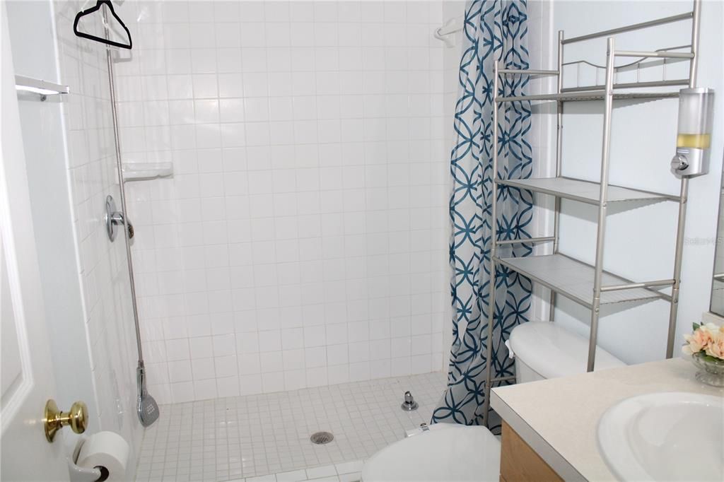 Activo con contrato: $449,000 (4 camas, 3 baños, 1779 Pies cuadrados)