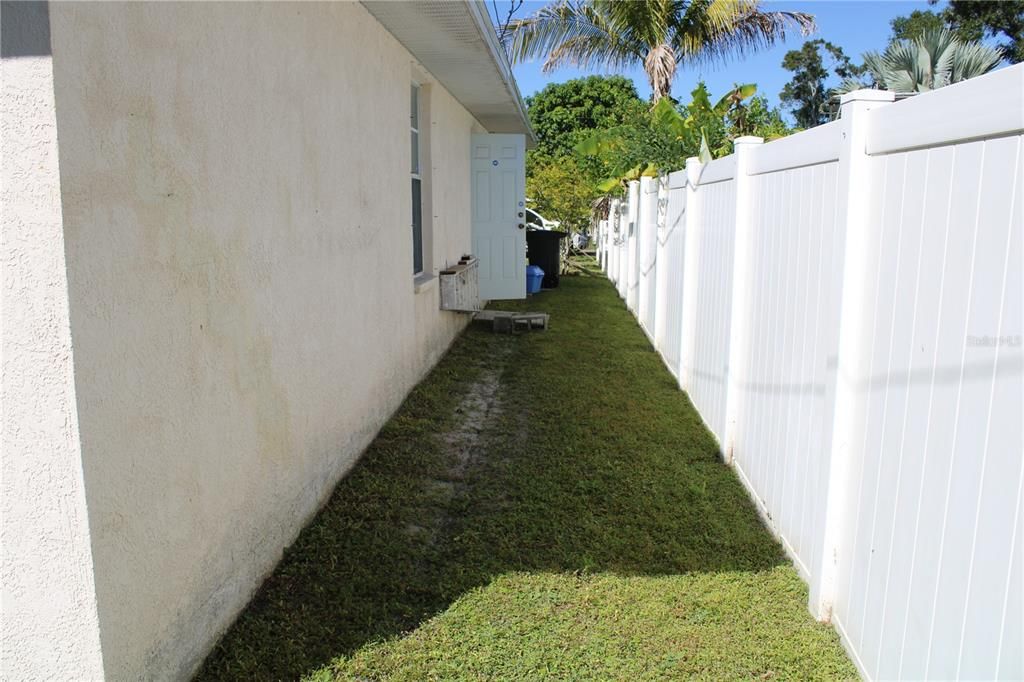 Activo con contrato: $449,000 (4 camas, 3 baños, 1779 Pies cuadrados)