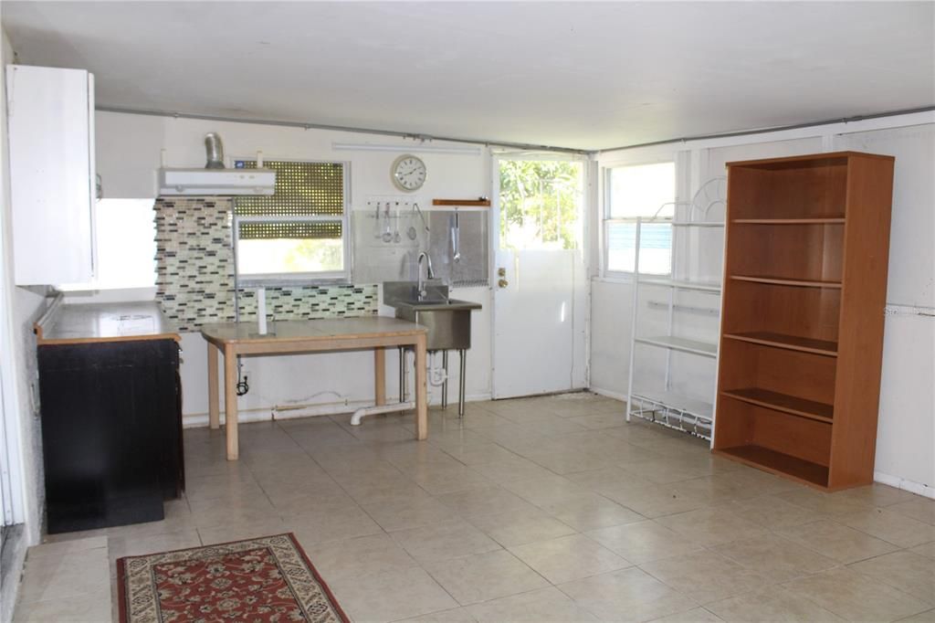 Activo con contrato: $449,000 (4 camas, 3 baños, 1779 Pies cuadrados)