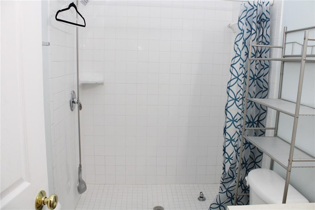 Activo con contrato: $449,000 (4 camas, 3 baños, 1779 Pies cuadrados)