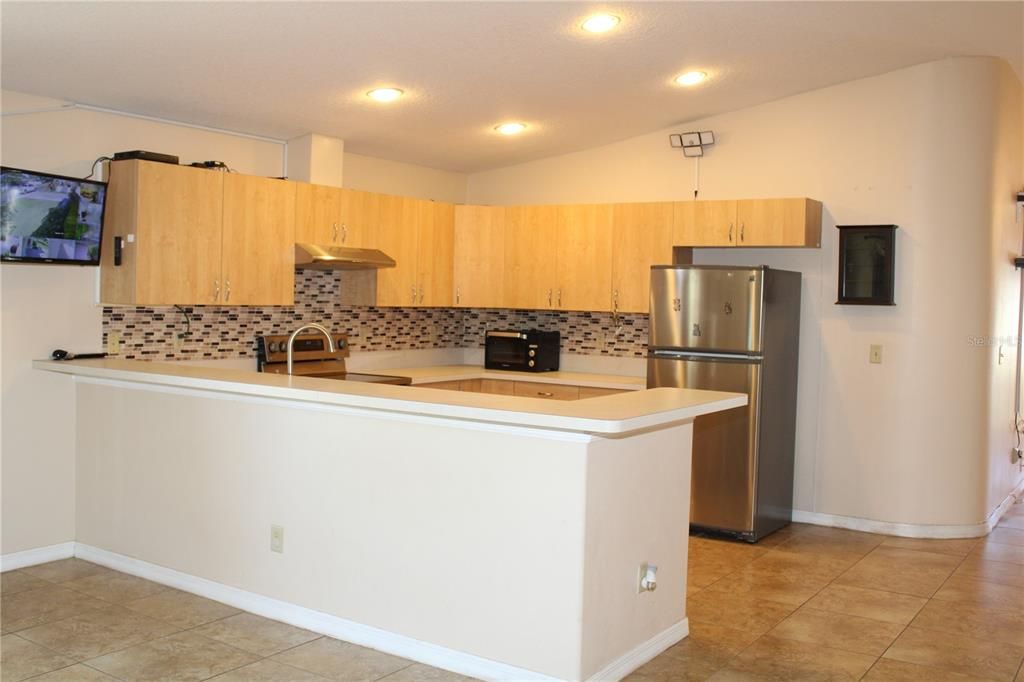 Activo con contrato: $449,000 (4 camas, 3 baños, 1779 Pies cuadrados)