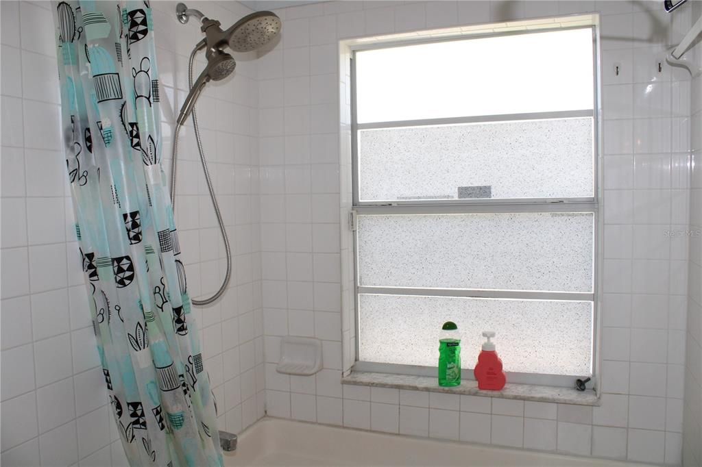 Activo con contrato: $449,000 (4 camas, 3 baños, 1779 Pies cuadrados)