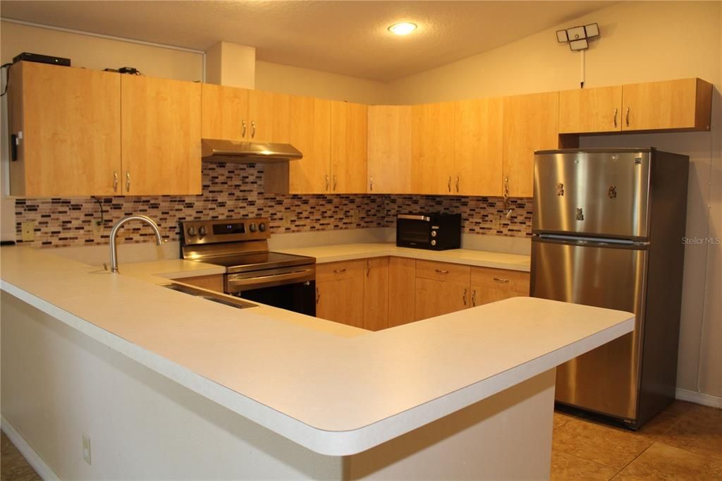 Activo con contrato: $449,000 (4 camas, 3 baños, 1779 Pies cuadrados)