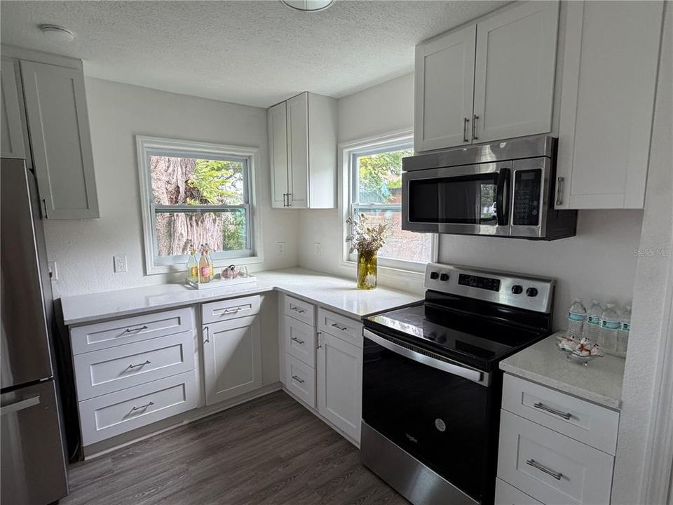 На продажу: $236,000 (2 спален, 1 ванн, 828 Квадратных фут)