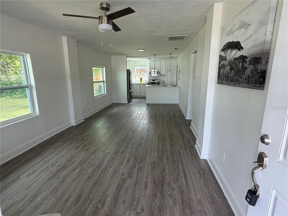 На продажу: $236,000 (2 спален, 1 ванн, 828 Квадратных фут)