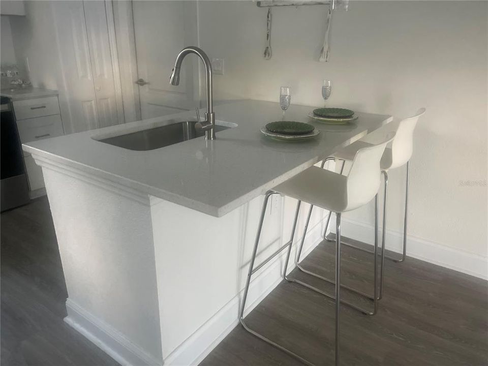 На продажу: $236,000 (2 спален, 1 ванн, 828 Квадратных фут)