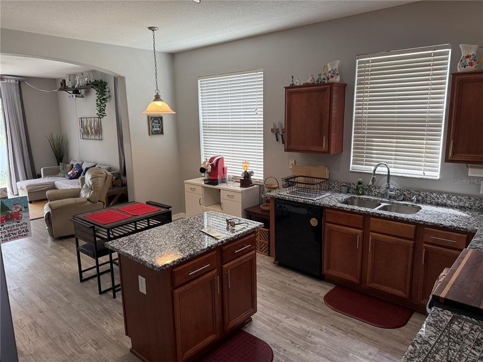 En Renta: $2,497 (4 camas, 2 baños, 1972 Pies cuadrados)