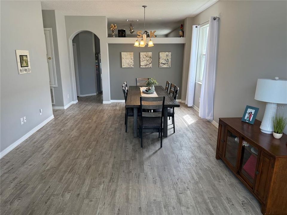 En Renta: $2,497 (4 camas, 2 baños, 1972 Pies cuadrados)