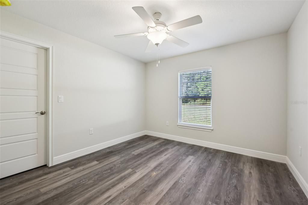 合同活跃: $299,900 (4 贝兹, 2 浴室, 1751 平方英尺)