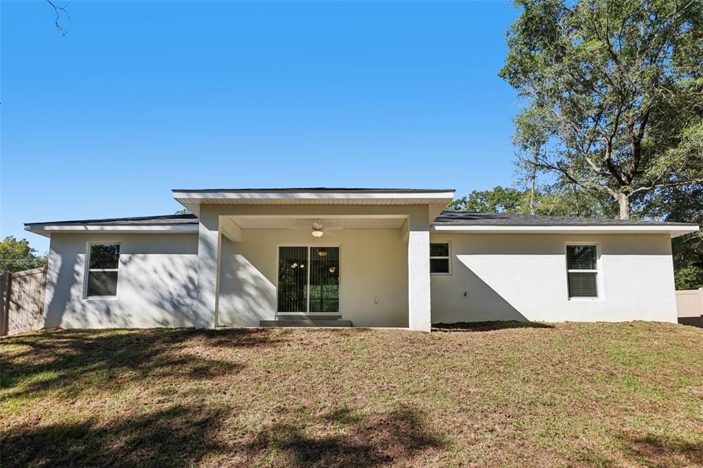 合同活跃: $299,900 (4 贝兹, 2 浴室, 1751 平方英尺)