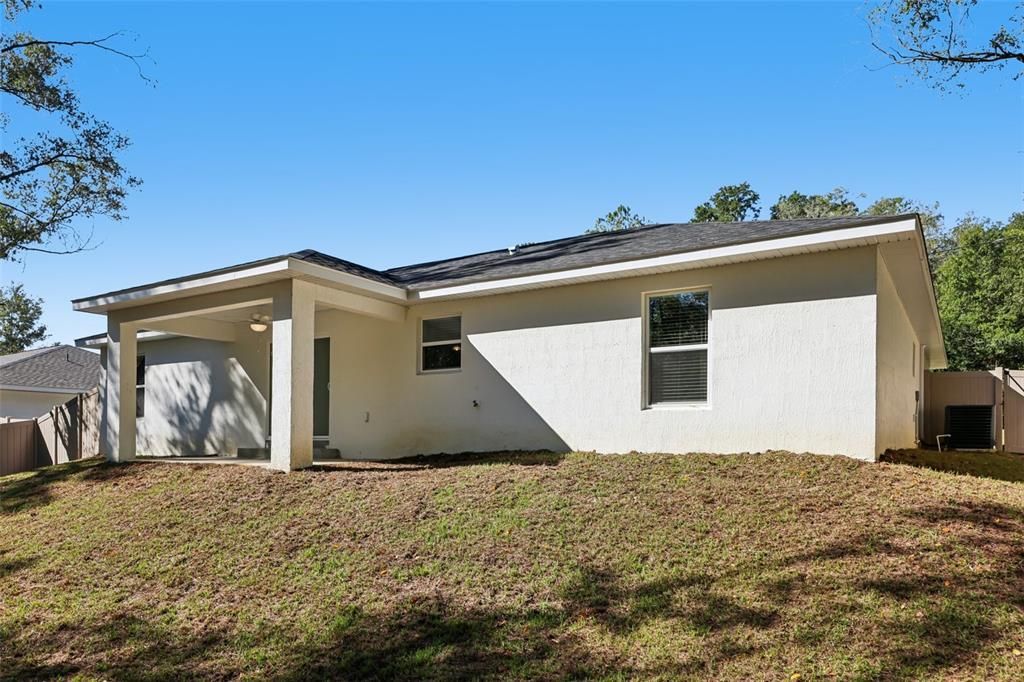 合同活跃: $299,900 (4 贝兹, 2 浴室, 1751 平方英尺)