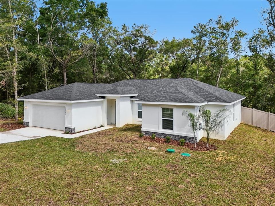 合同活跃: $299,900 (4 贝兹, 2 浴室, 1751 平方英尺)