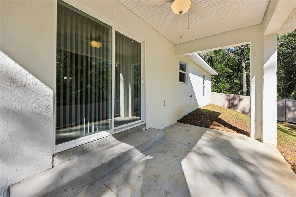 合同活跃: $299,900 (4 贝兹, 2 浴室, 1751 平方英尺)