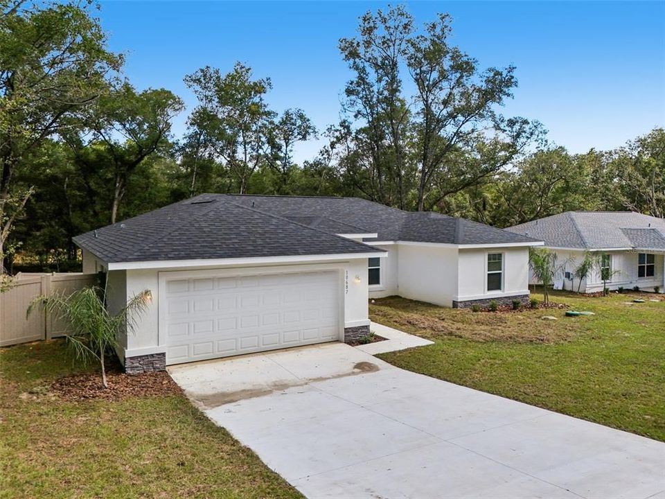 合同活跃: $299,900 (4 贝兹, 2 浴室, 1751 平方英尺)