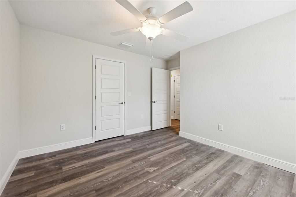 合同活跃: $299,900 (4 贝兹, 2 浴室, 1751 平方英尺)