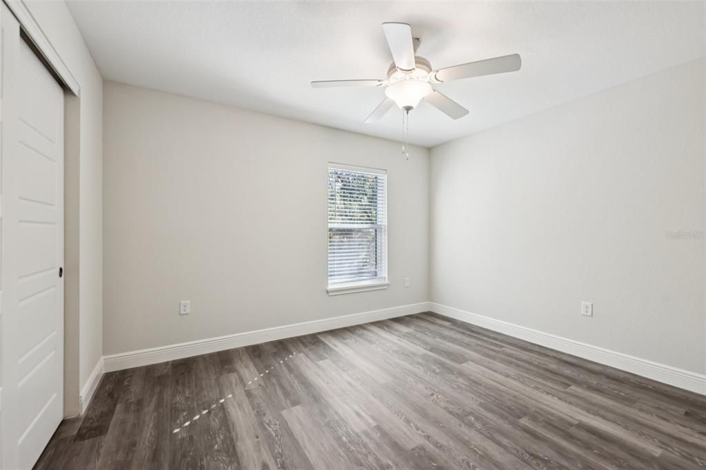 合同活跃: $299,900 (4 贝兹, 2 浴室, 1751 平方英尺)