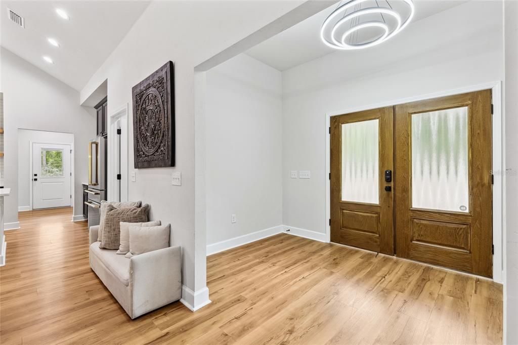 Под контрактом: $575,000 (3 спален, 2 ванн, 2011 Квадратных фут)