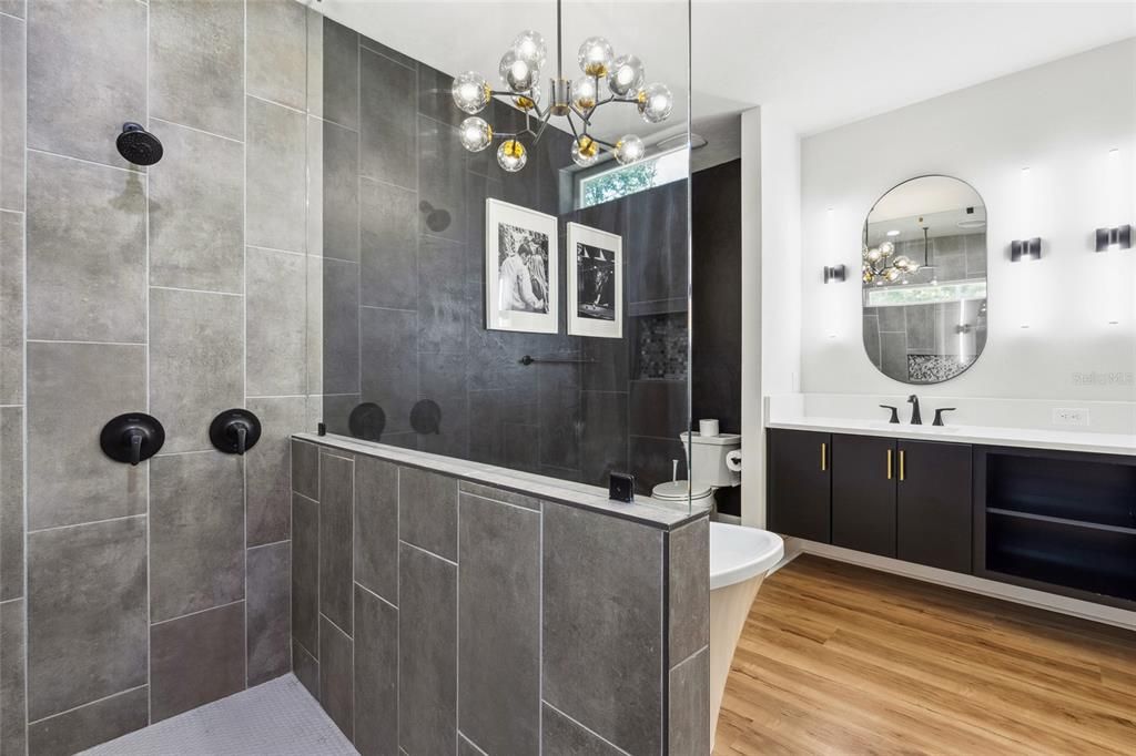 Под контрактом: $575,000 (3 спален, 2 ванн, 2011 Квадратных фут)