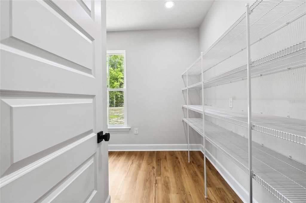 Под контрактом: $575,000 (3 спален, 2 ванн, 2011 Квадратных фут)