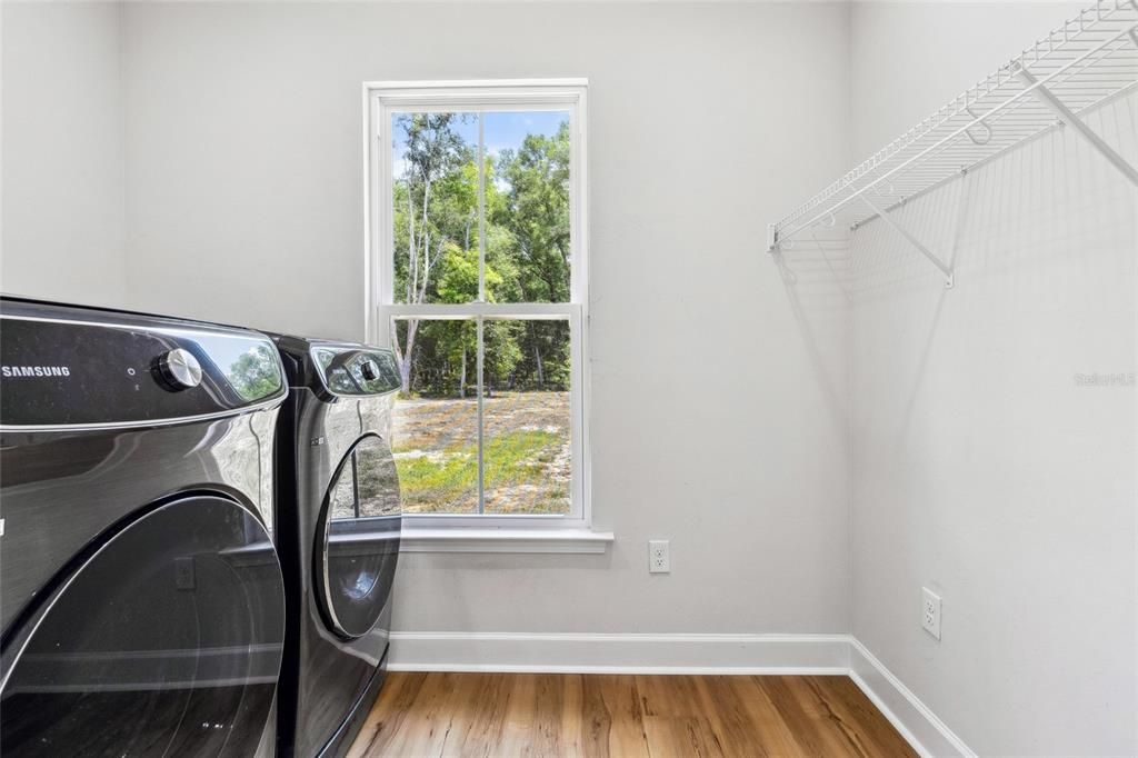 Под контрактом: $575,000 (3 спален, 2 ванн, 2011 Квадратных фут)