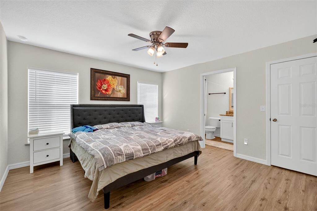 For Sale: $247,000 (3 beds, 2 baths, 1278 Square Feet)