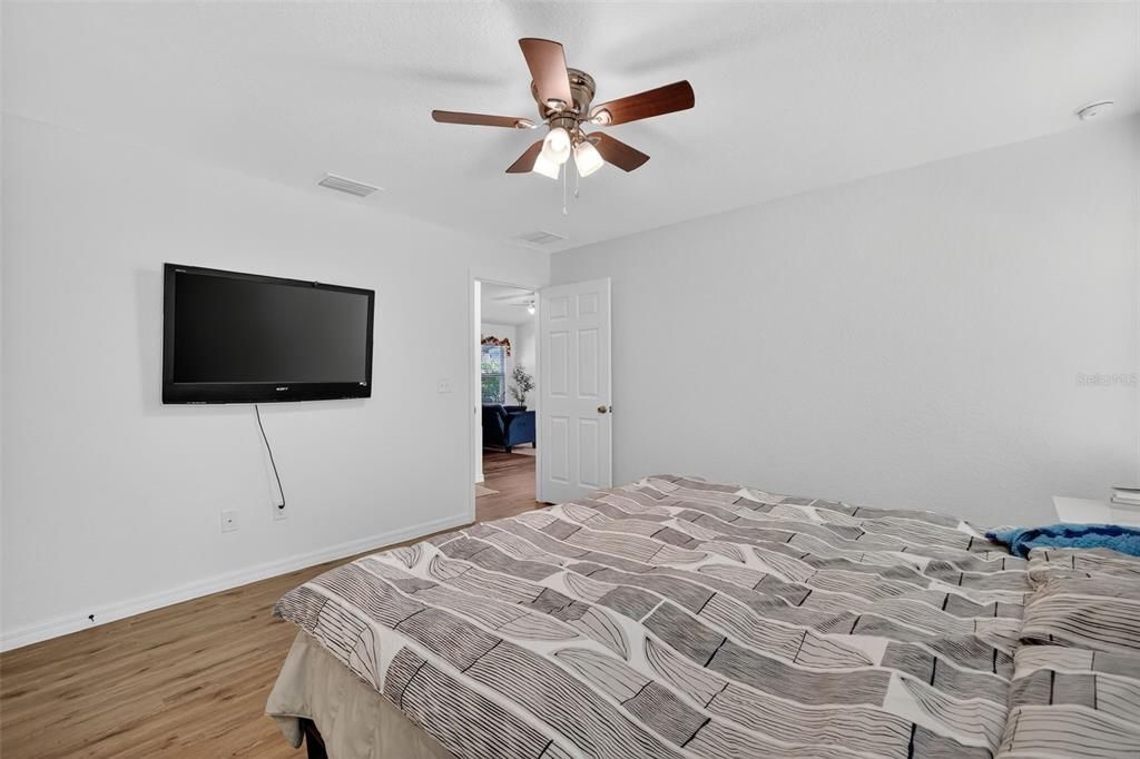 For Sale: $247,000 (3 beds, 2 baths, 1278 Square Feet)