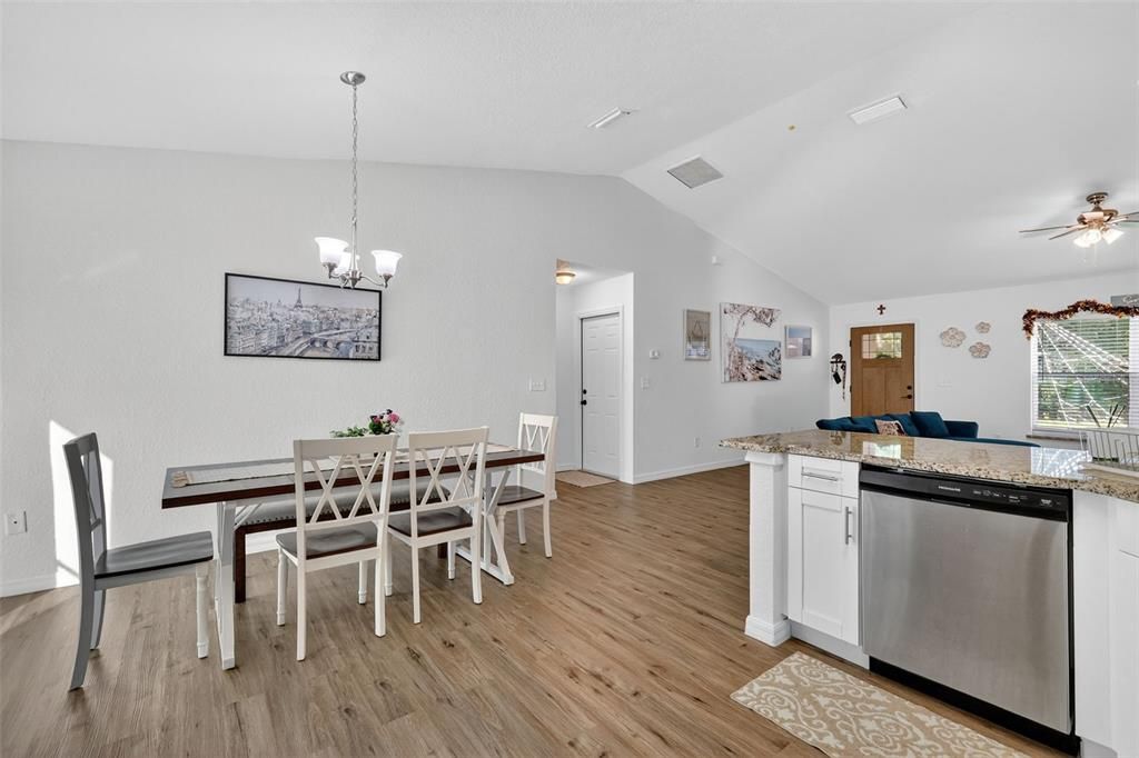 For Sale: $247,000 (3 beds, 2 baths, 1278 Square Feet)