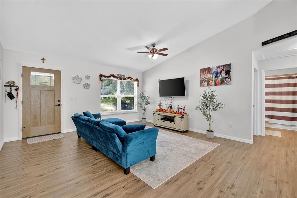 For Sale: $247,000 (3 beds, 2 baths, 1278 Square Feet)