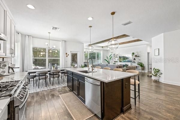 En Venta: $730,000 (4 camas, 3 baños, 2879 Pies cuadrados)