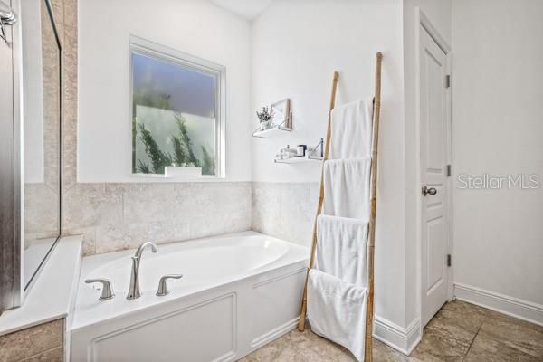 En Venta: $730,000 (4 camas, 3 baños, 2879 Pies cuadrados)