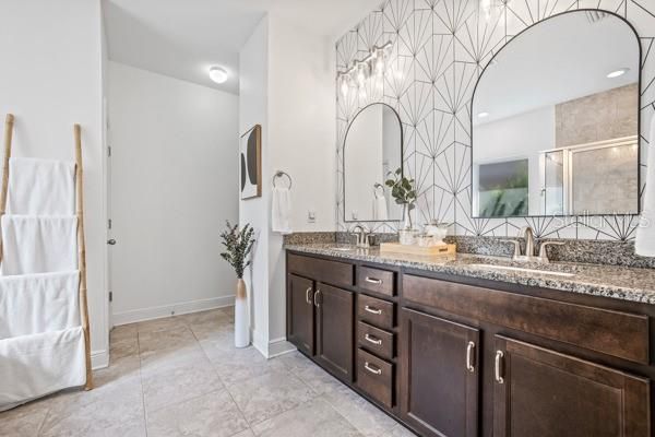 En Venta: $730,000 (4 camas, 3 baños, 2879 Pies cuadrados)