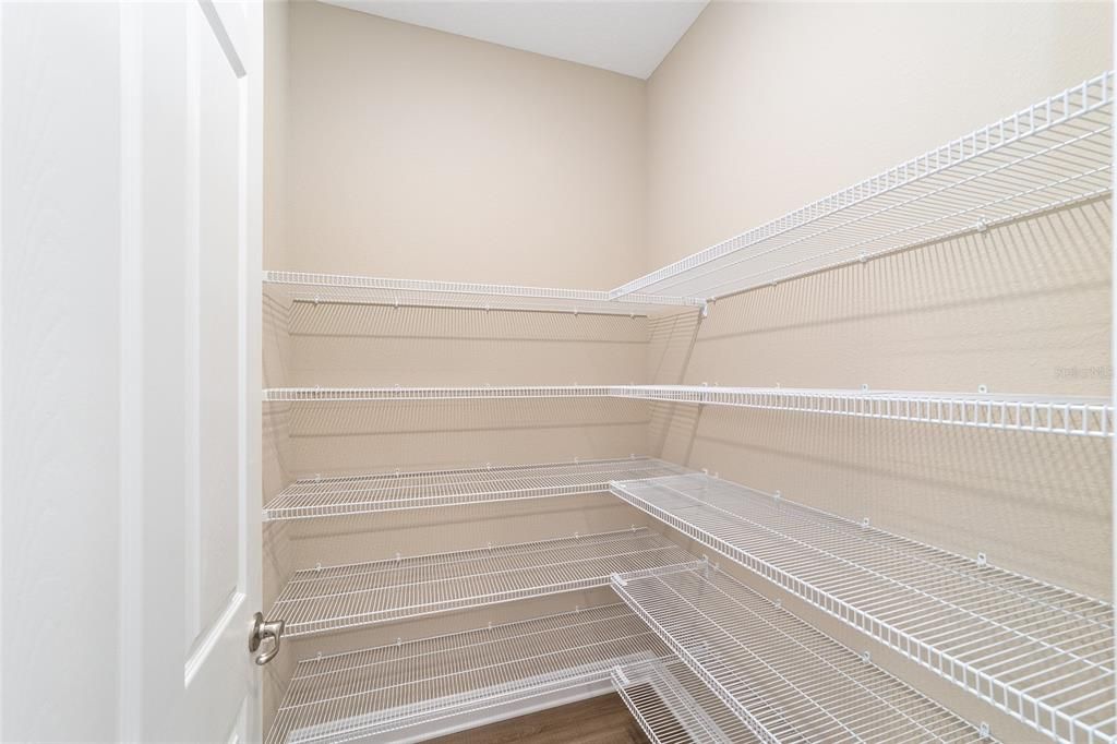 Activo con contrato: $387,000 (3 camas, 2 baños, 2297 Pies cuadrados)