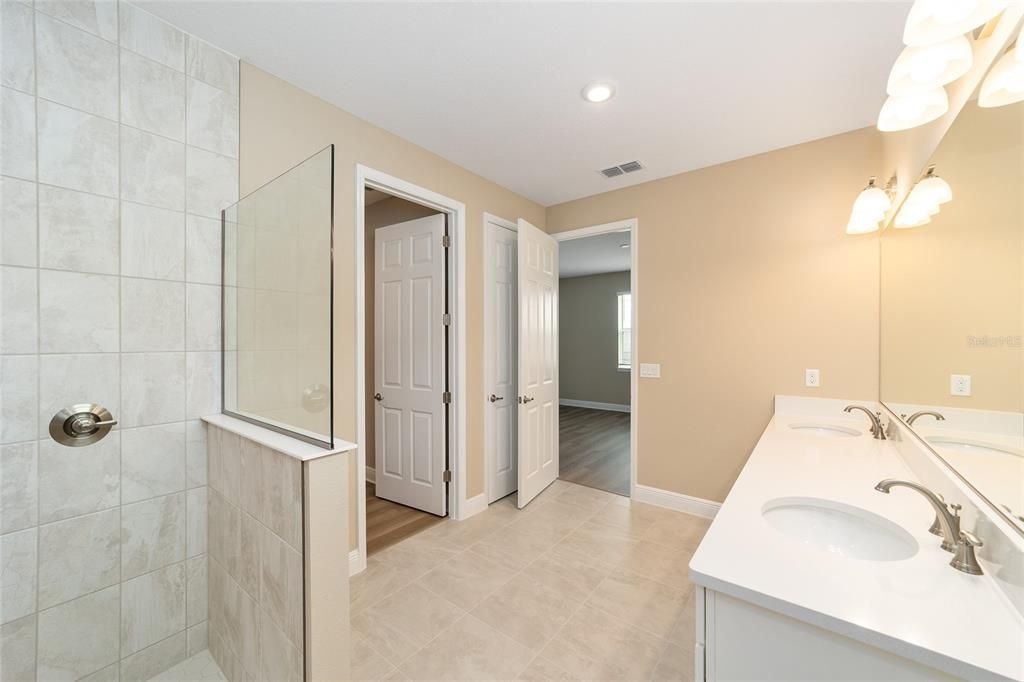 Activo con contrato: $387,000 (3 camas, 2 baños, 2297 Pies cuadrados)