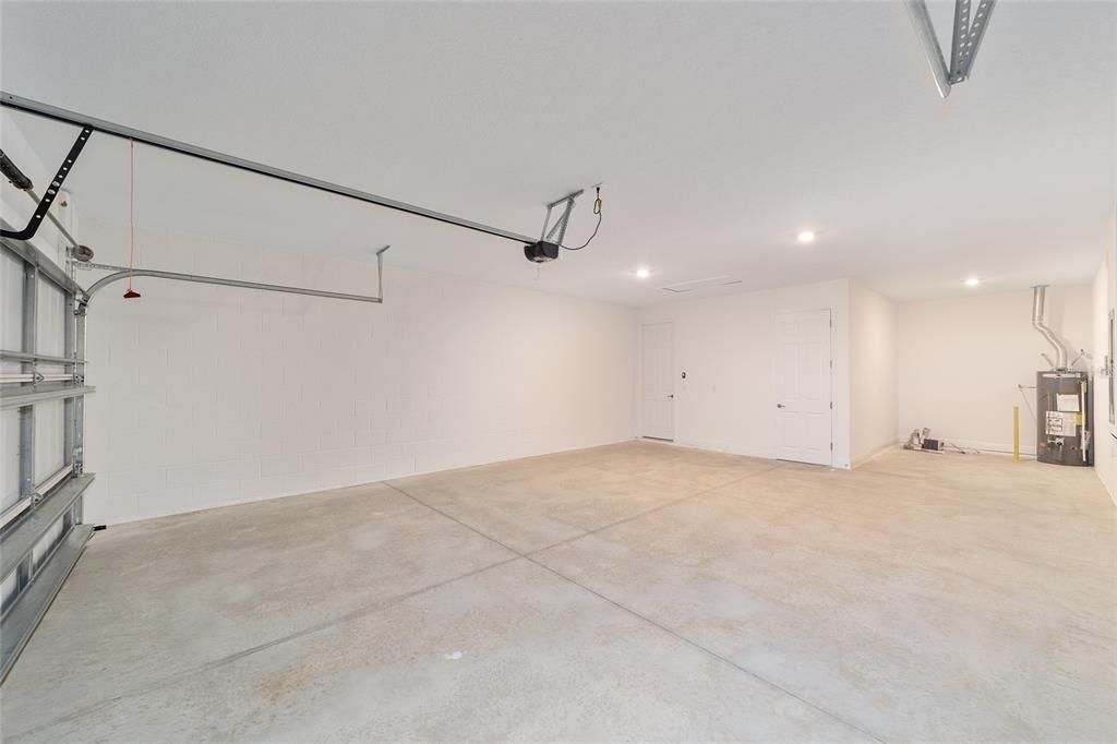 Activo con contrato: $387,000 (3 camas, 2 baños, 2297 Pies cuadrados)