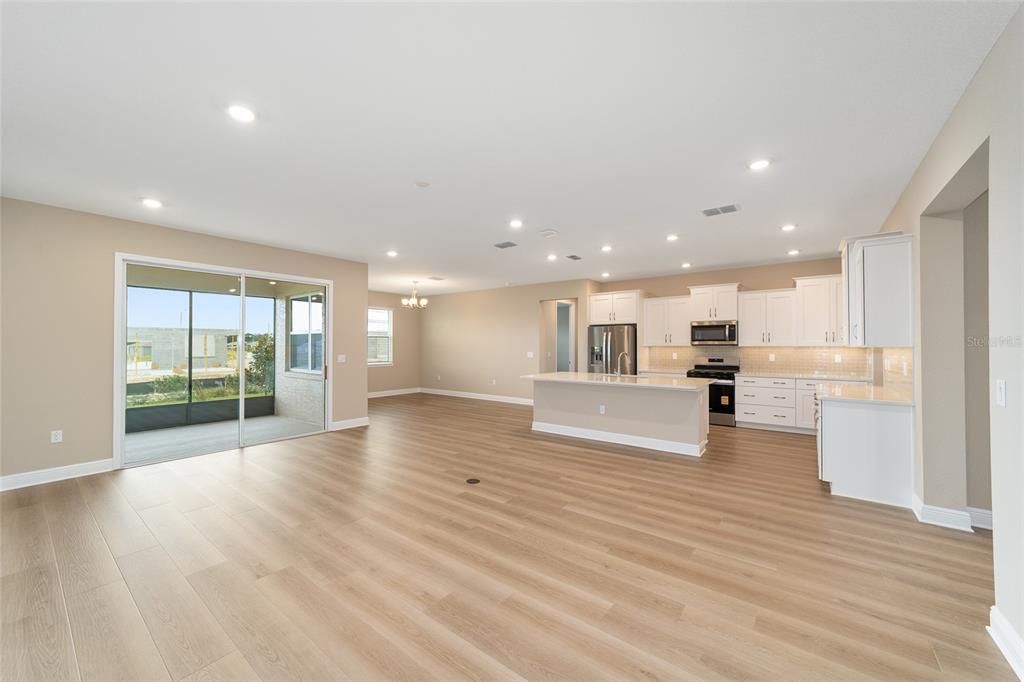 Activo con contrato: $387,000 (3 camas, 2 baños, 2297 Pies cuadrados)