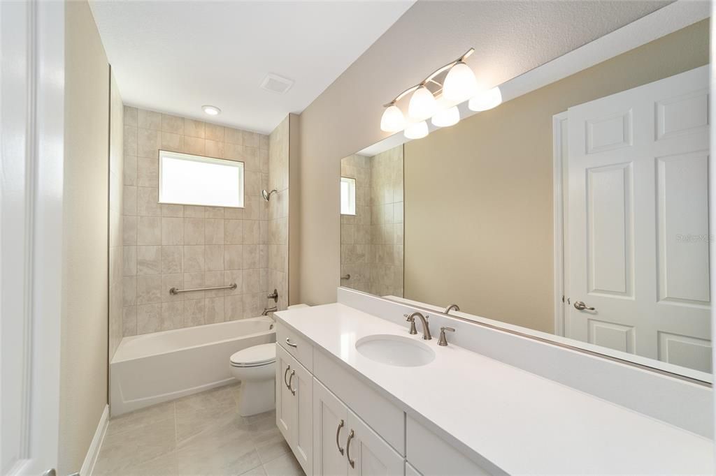 Activo con contrato: $387,000 (3 camas, 2 baños, 2297 Pies cuadrados)