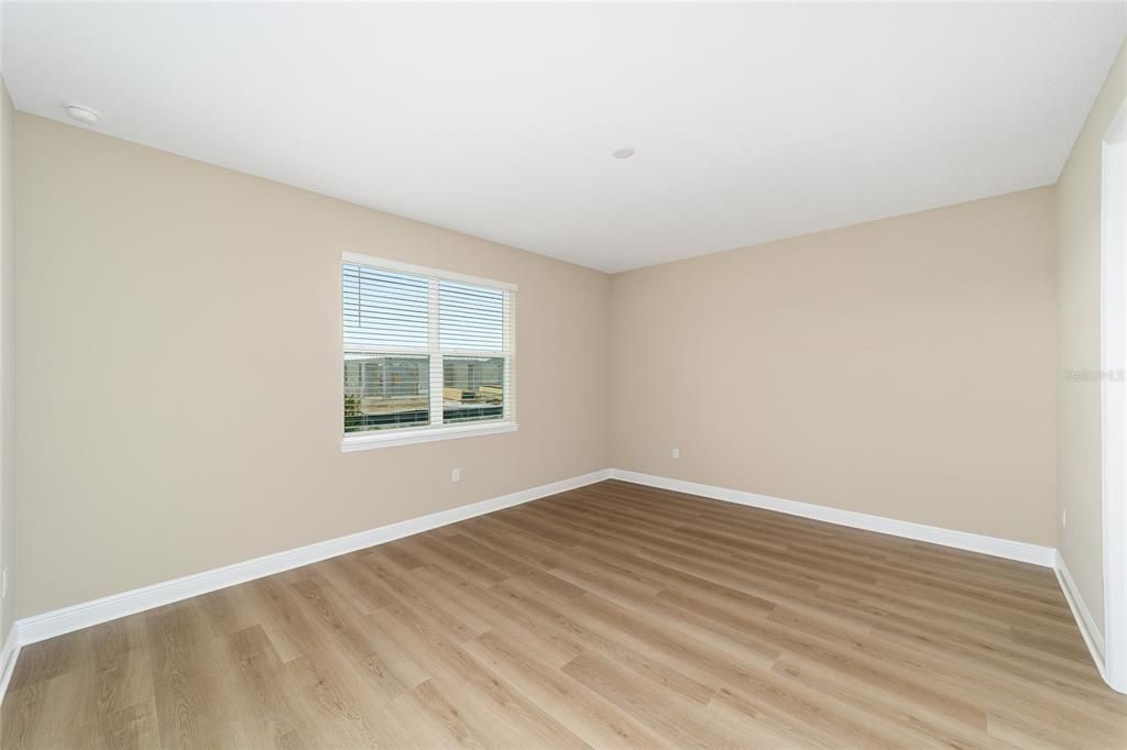 Activo con contrato: $387,000 (3 camas, 2 baños, 2297 Pies cuadrados)