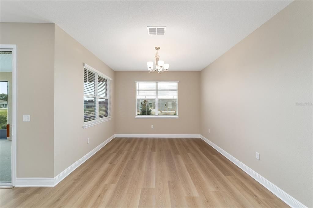 Activo con contrato: $387,000 (3 camas, 2 baños, 2297 Pies cuadrados)